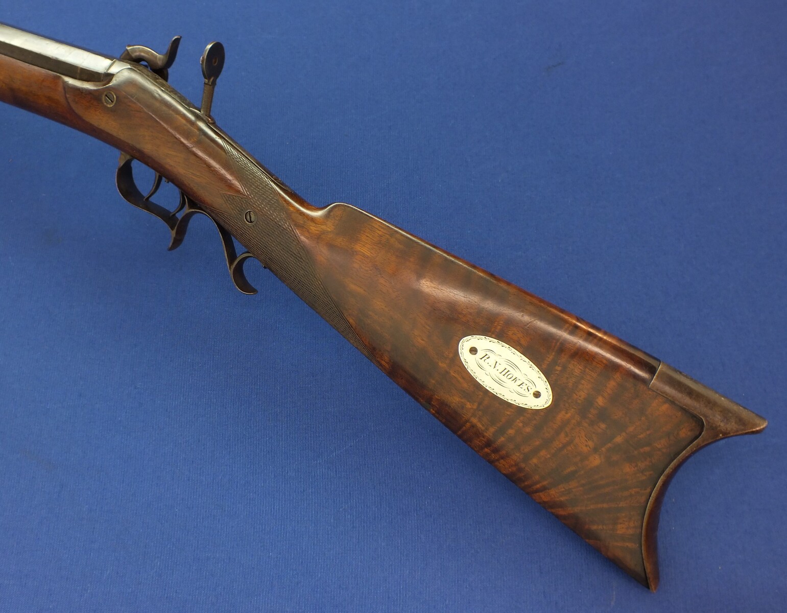 An antique American Target&Plains Percussion Rifle by Frank Wesson Worchester Mass. 40 Caliber, 28,5 inch part octagon-part round Heavy Barrel. Length 114cm. In very good condition. 