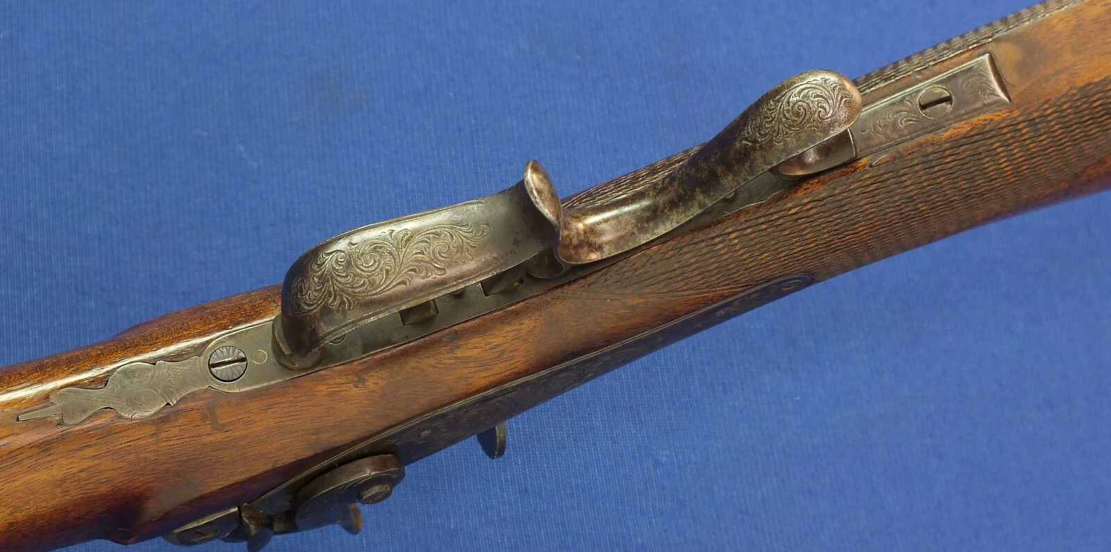 An antique American Target&Plains Percussion Rifle by Frank Wesson Worchester Mass. 40 Caliber, 28,5 inch part octagon-part round Heavy Barrel. Length 114cm. In very good condition. 