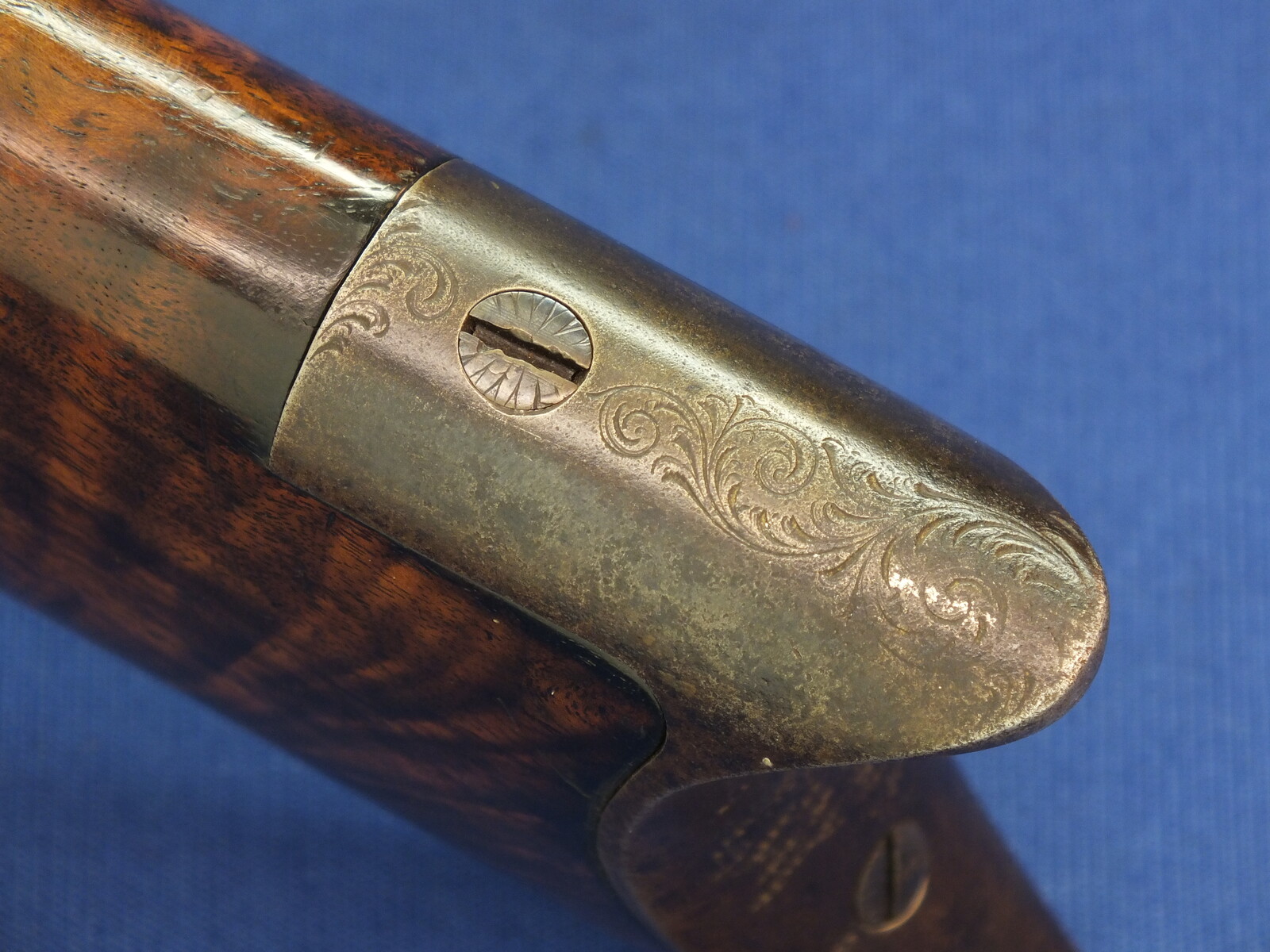 An antique American Target&Plains Percussion Rifle by Frank Wesson Worchester Mass. 40 Caliber, 28,5 inch part octagon-part round Heavy Barrel. Length 114cm. In very good condition. 