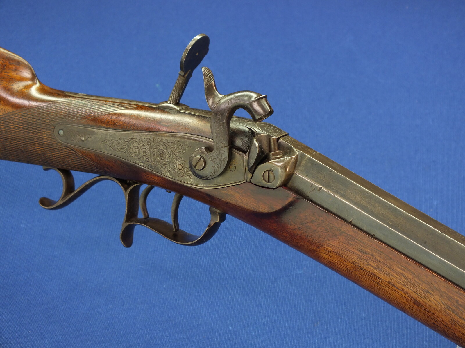 An antique American Target&Plains Percussion Rifle by Frank Wesson Worchester Mass. 40 Caliber, 28,5 inch part octagon-part round Heavy Barrel. Length 114cm. In very good condition. 