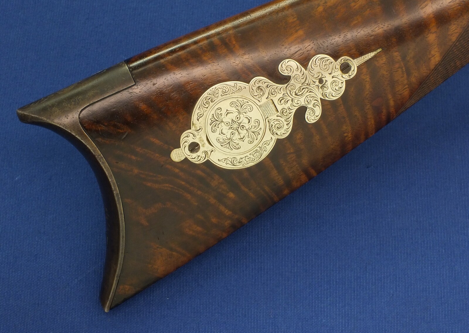 An antique American Target&Plains Percussion Rifle by Frank Wesson Worchester Mass. 40 Caliber, 28,5 inch part octagon-part round Heavy Barrel. Length 114cm. In very good condition. 