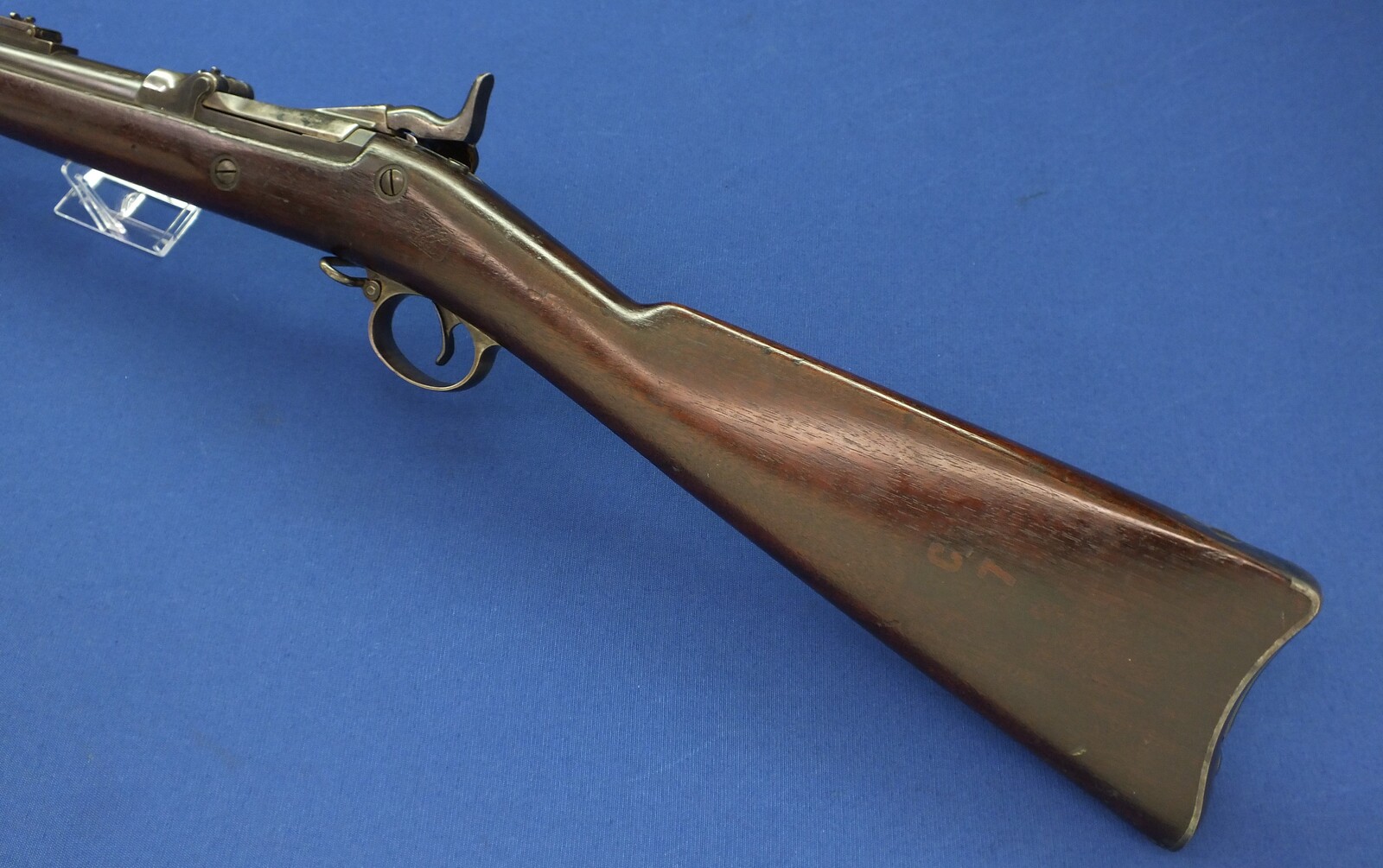 An antique American US Springfield Model 1888 Trapdoor Rifle with Ramrod Bayonet. Caliber 45-70. 32 5/8 inch barrel. Length 132cm. In very good condition. 