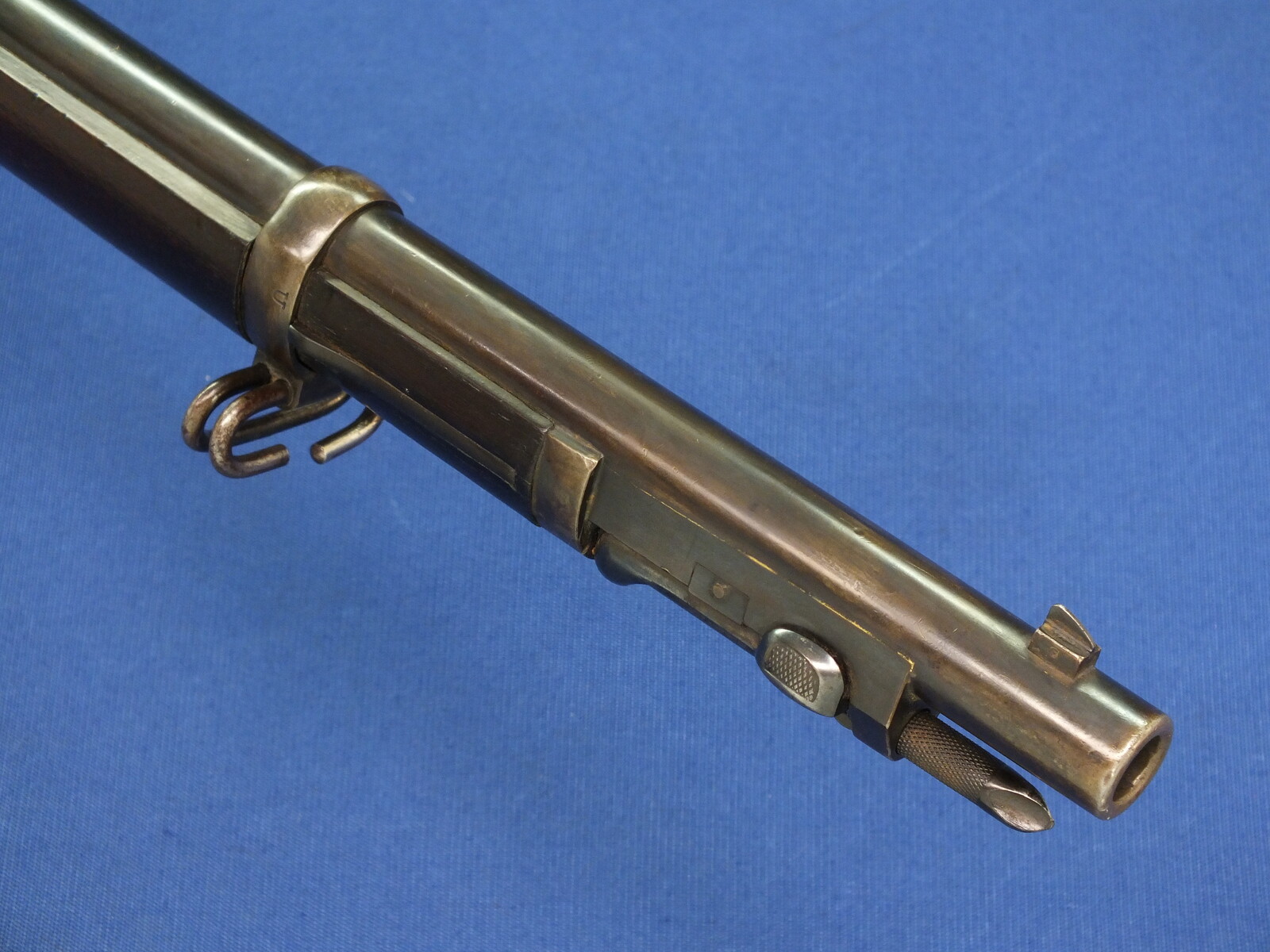 An antique American US Springfield Model 1888 Trapdoor Rifle with Ramrod Bayonet. Caliber 45-70. 32 5/8 inch barrel. Length 132cm. In very good condition. 