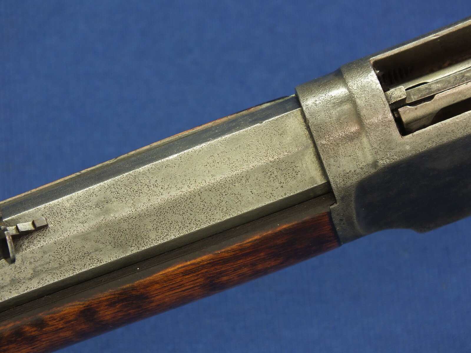 An antique American Winchester Model 1873 Rifle. Caliber 38 W.C.F/38-40. 24 inch octagon barrel with clear address. Length 109cm. In good condition. 