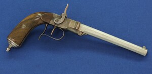An antique Belgian 5mm Breechloading Percussion Target/Saloon pistol with internal hammer by J.J. Herman Liege. 6,5 inch octagon barrel. Length 32cm. In very good condition. Price 795 euro.