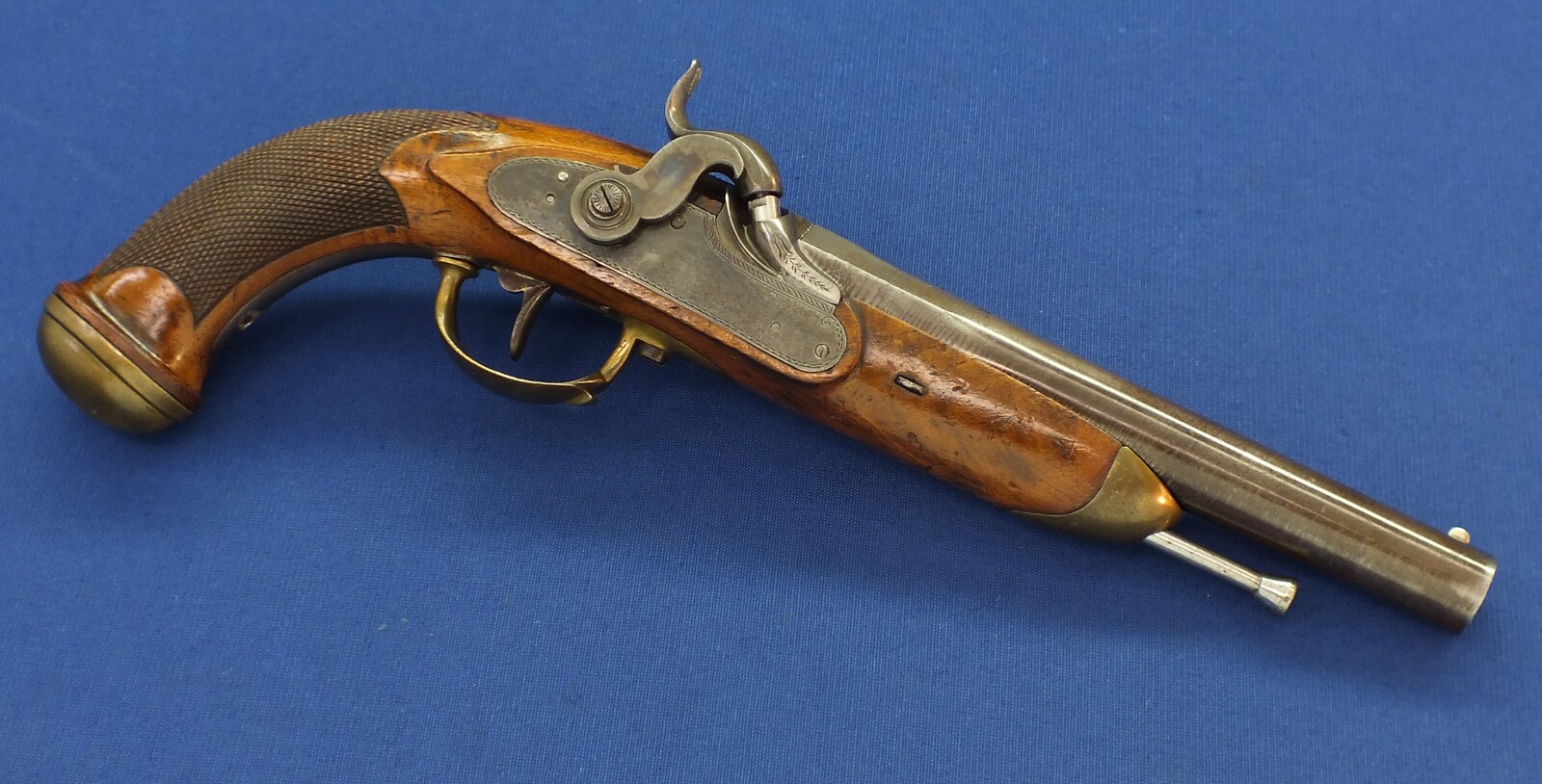 An antique Belgian Model 1816-22 Officers percussion Pistol. Damascened Barrel. Caliber 17,5mm smooth. Length 38cm. In very good condition. Price 795 euro.