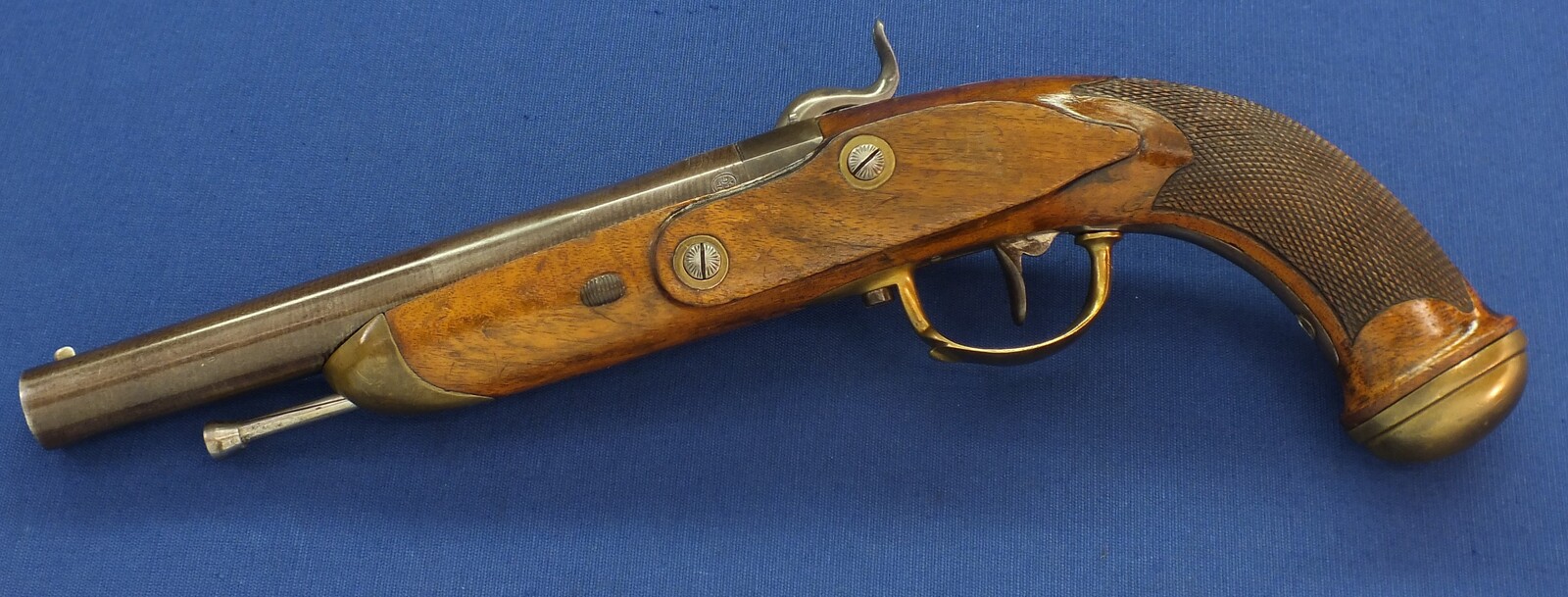 An antique Belgian Model 1816-22 Officers percussion Pistol. Damascened Barrel. Caliber 17,5mm smooth. Length 38cm. In very good condition. Price 795 euro.