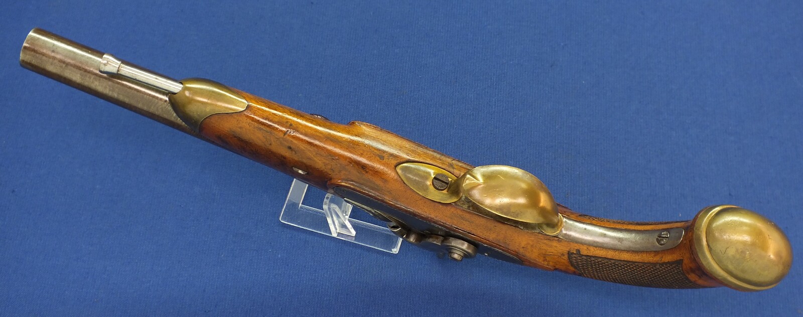 An antique Belgian Model 1816-22 Officers percussion Pistol. Damascened Barrel. Caliber 17,5mm smooth. Length 38cm. In very good condition. Price 795 euro.