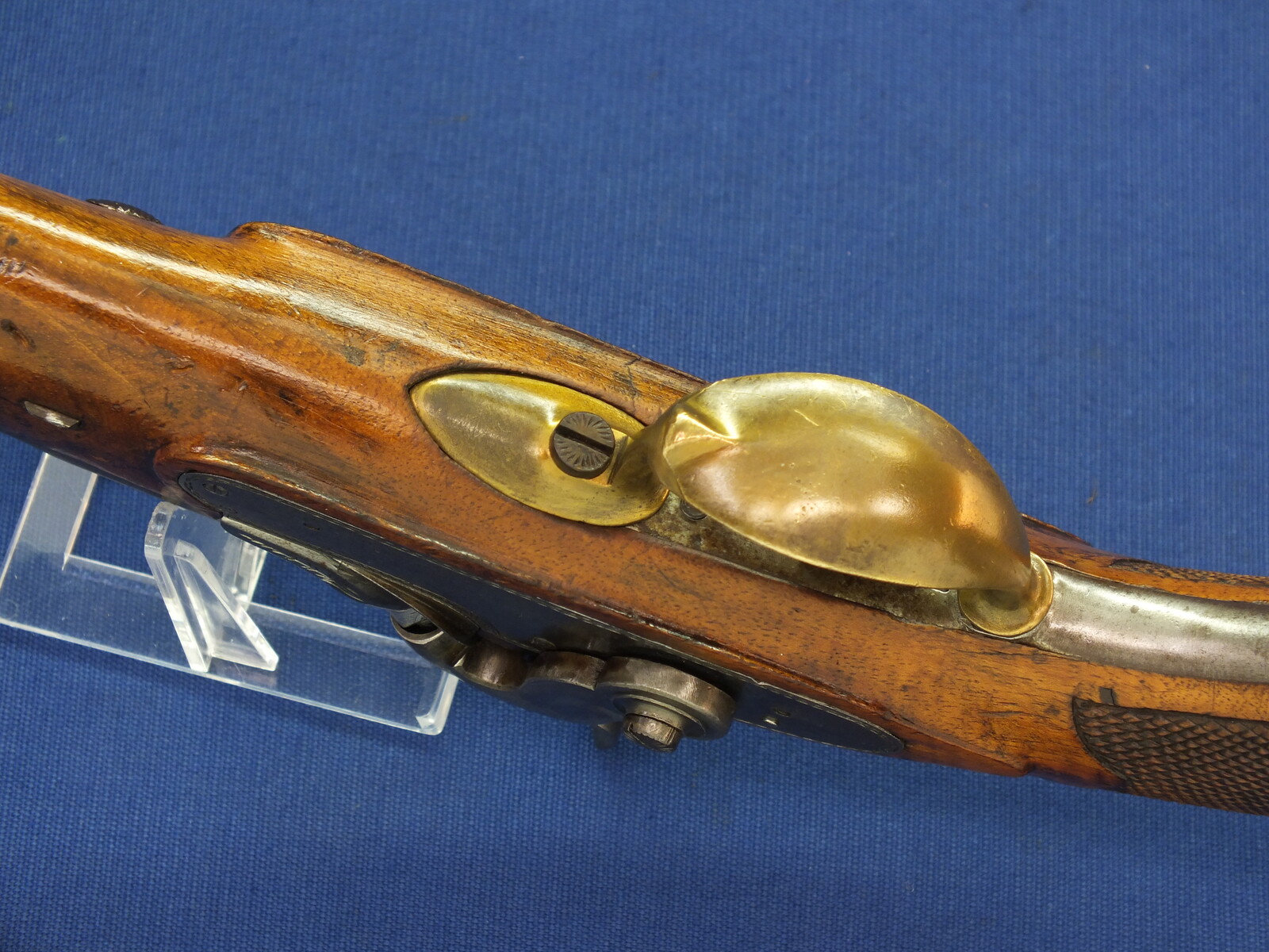 An antique Belgian Model 1816-22 Officers percussion Pistol. Damascened Barrel. Caliber 17,5mm smooth. Length 38cm. In very good condition. Price 795 euro.