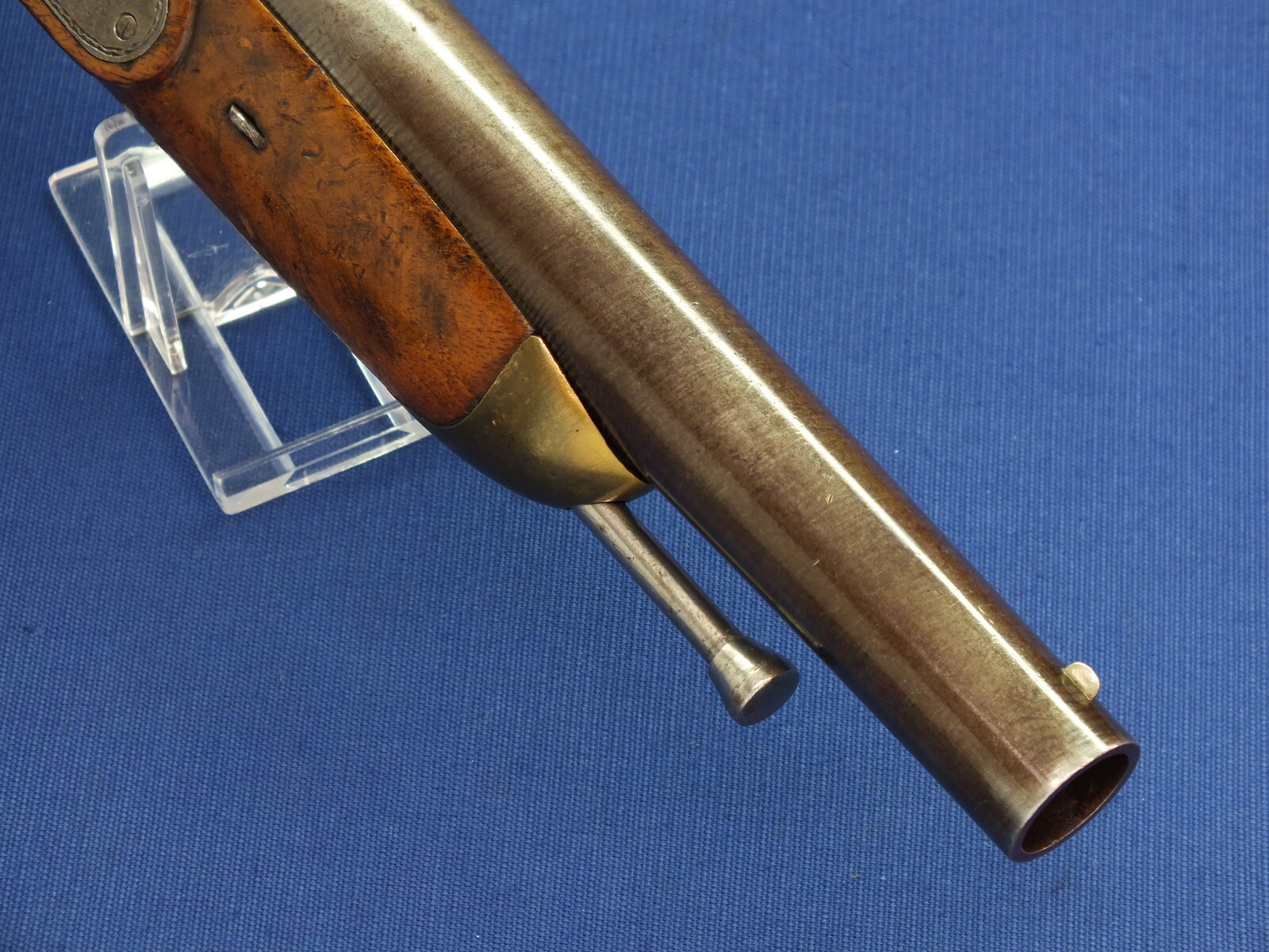 An antique Belgian Model 1816-22 Officers percussion Pistol. Damascened Barrel. Caliber 17,5mm smooth. Length 38cm. In very good condition. Price 795 euro.