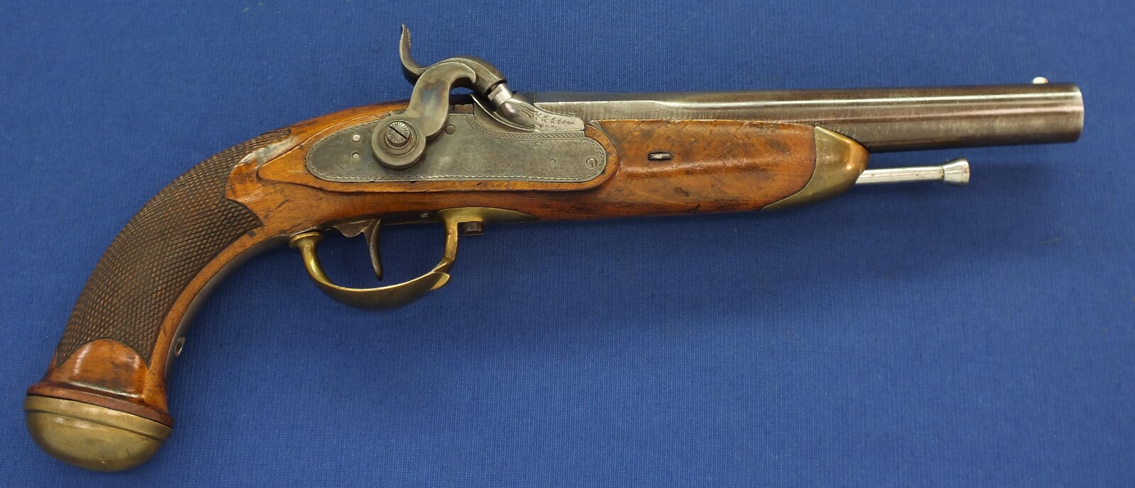 An antique Belgian Model 1816-22 Officers percussion Pistol. Damascened Barrel. Caliber 17,5mm smooth. Length 38cm. In very good condition. Price 795 euro.