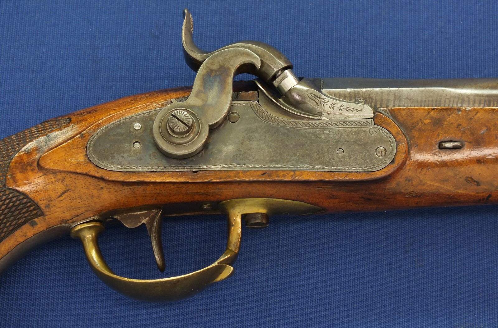 An antique Belgian Model 1816-22 Officers percussion Pistol. Damascened Barrel. Caliber 17,5mm smooth. Length 38cm. In very good condition. Price 795 euro.