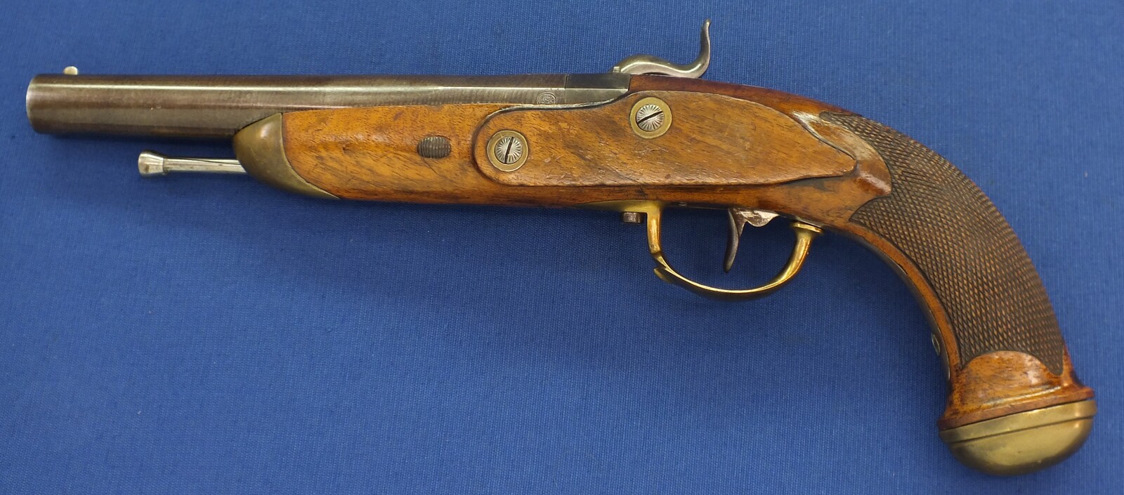 An antique Belgian Model 1816-22 Officers percussion Pistol. Damascened Barrel. Caliber 17,5mm smooth. Length 38cm. In very good condition. Price 795 euro.