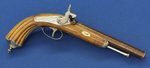 An antique Belgian percussion pistol circa 1860. Engraved lock and steel mounts. Caliber 12mm rifled. Length 36cm. In very good condition. Price 550 euro.