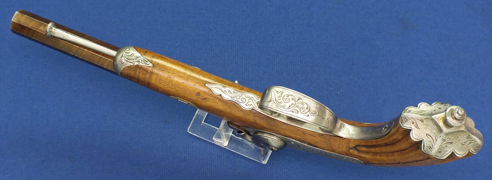 An antique Belgian percussion pistol circa 1860. Engraved lock and steel mounts. Caliber 12mm rifled. Length 36cm. In very good condition. Price 550 euro.