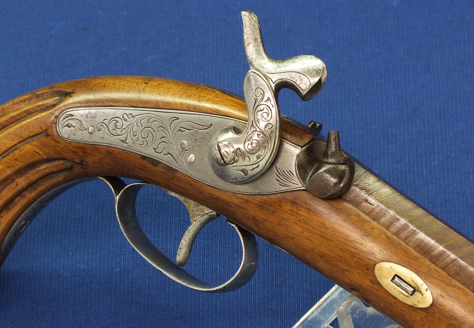 An antique Belgian percussion pistol circa 1860. Engraved lock and steel mounts. Caliber 12mm rifled. Length 36cm. In very good condition. Price 550 euro.