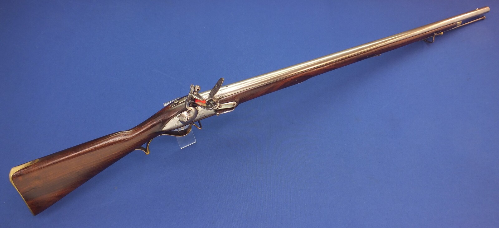 An antique British India Pattern Brown Bess Musket, signed GALTON 1807, complete with Bayonet signed JOHN GILL, caliber 19 mm, length 138 cm, in  very good condition. Price 1.350 euro