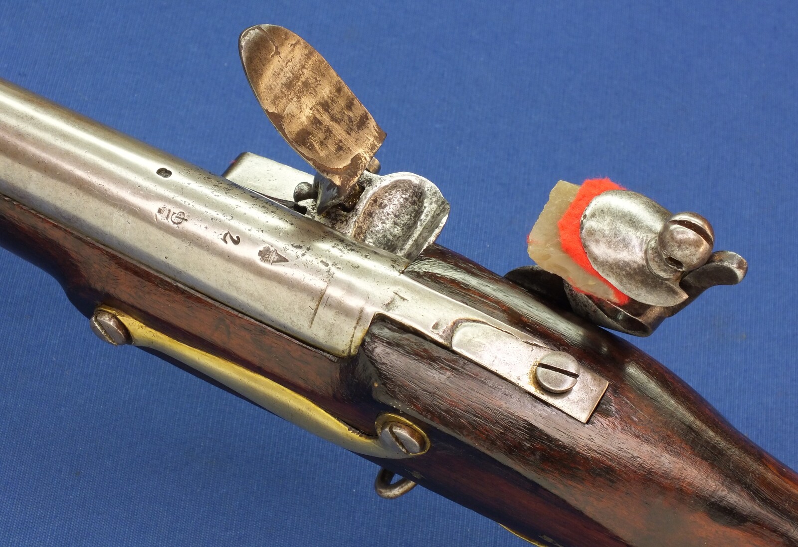 An antique British India Pattern Brown Bess Musket, signed GALTON 1807, complete with Bayonet signed JOHN GILL, caliber 19 mm, length 138 cm, in  very good condition. Price 1.350 euro