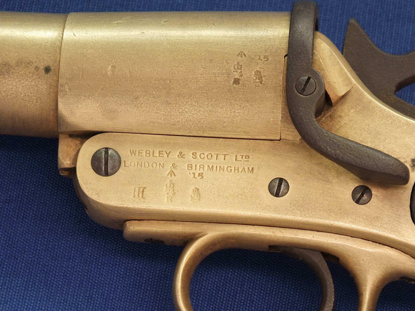 An antique British WW I Webley & Scott Flare Gun No. 1 MK III, dated 1915, sn 20909, in very good condition. Price 395 euro