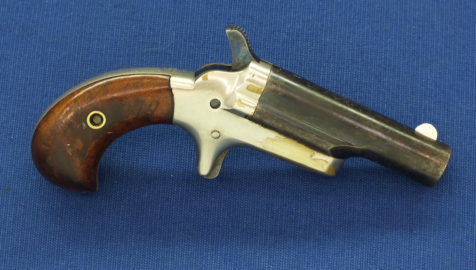 An antique Colt Third Model Thuer Deringer sold in London by Baron Fredrich Von Oppen. 41 Rimfire Caliber. In very good condition. Price 850 euro.