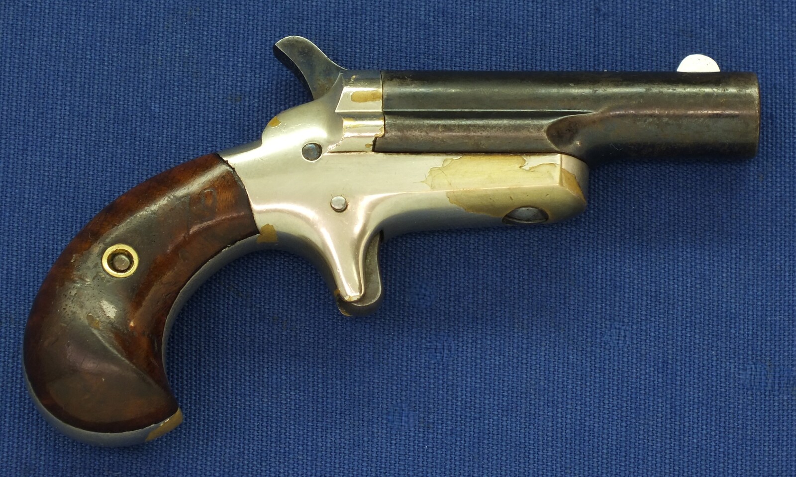 An antique Colt Third Model Thuer Deringer sold in London by Baron Fredrich Von Oppen. 41 Rimfire Caliber. In very good condition. Price 850 euro.