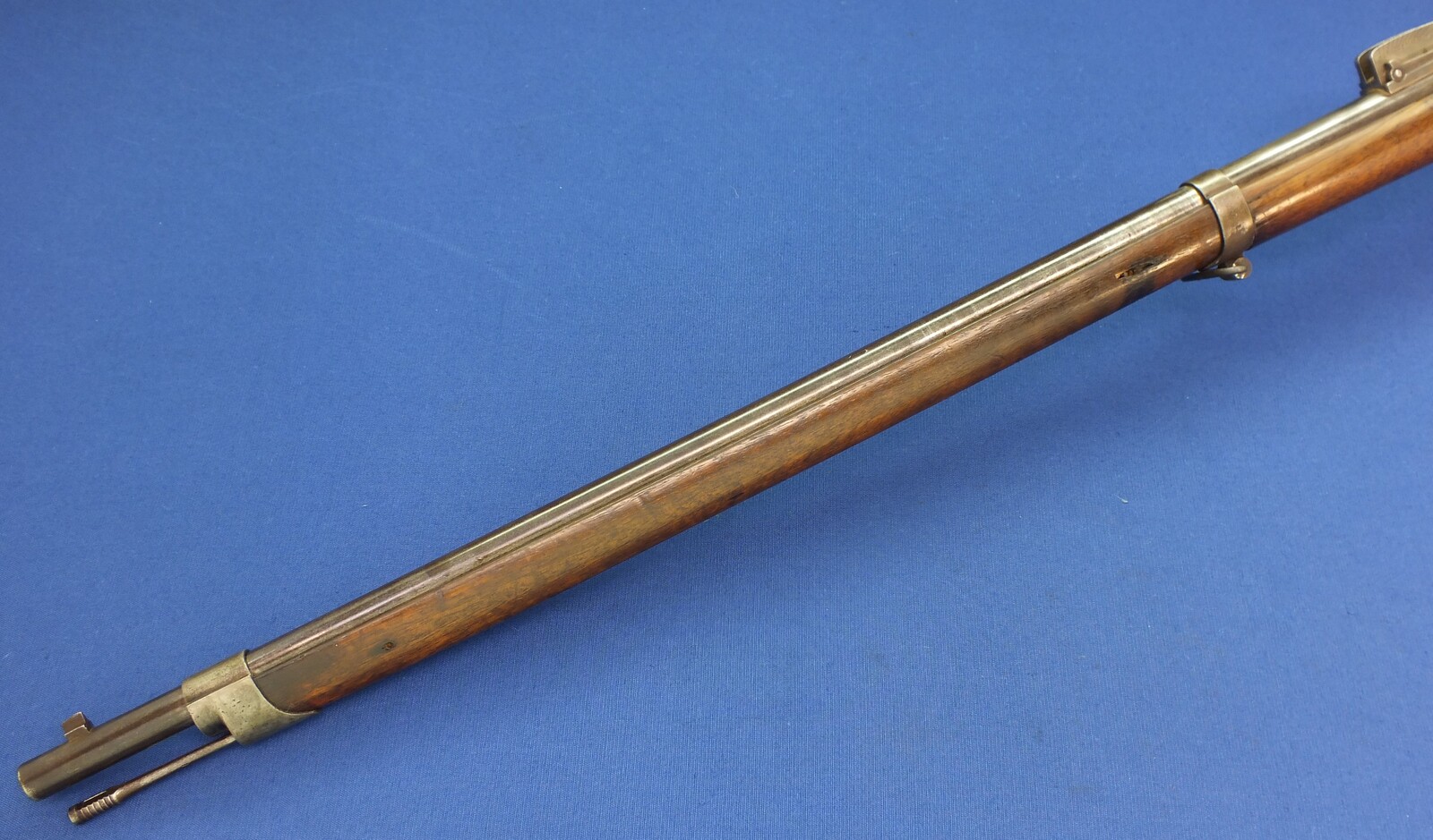 An antique Dutch Beaumont Model 1871-79 infantry Rifle by P.Stevens Maastricht. Caliber 11x50R. Length 133cm. In very good condition. Price 1.850 euro.