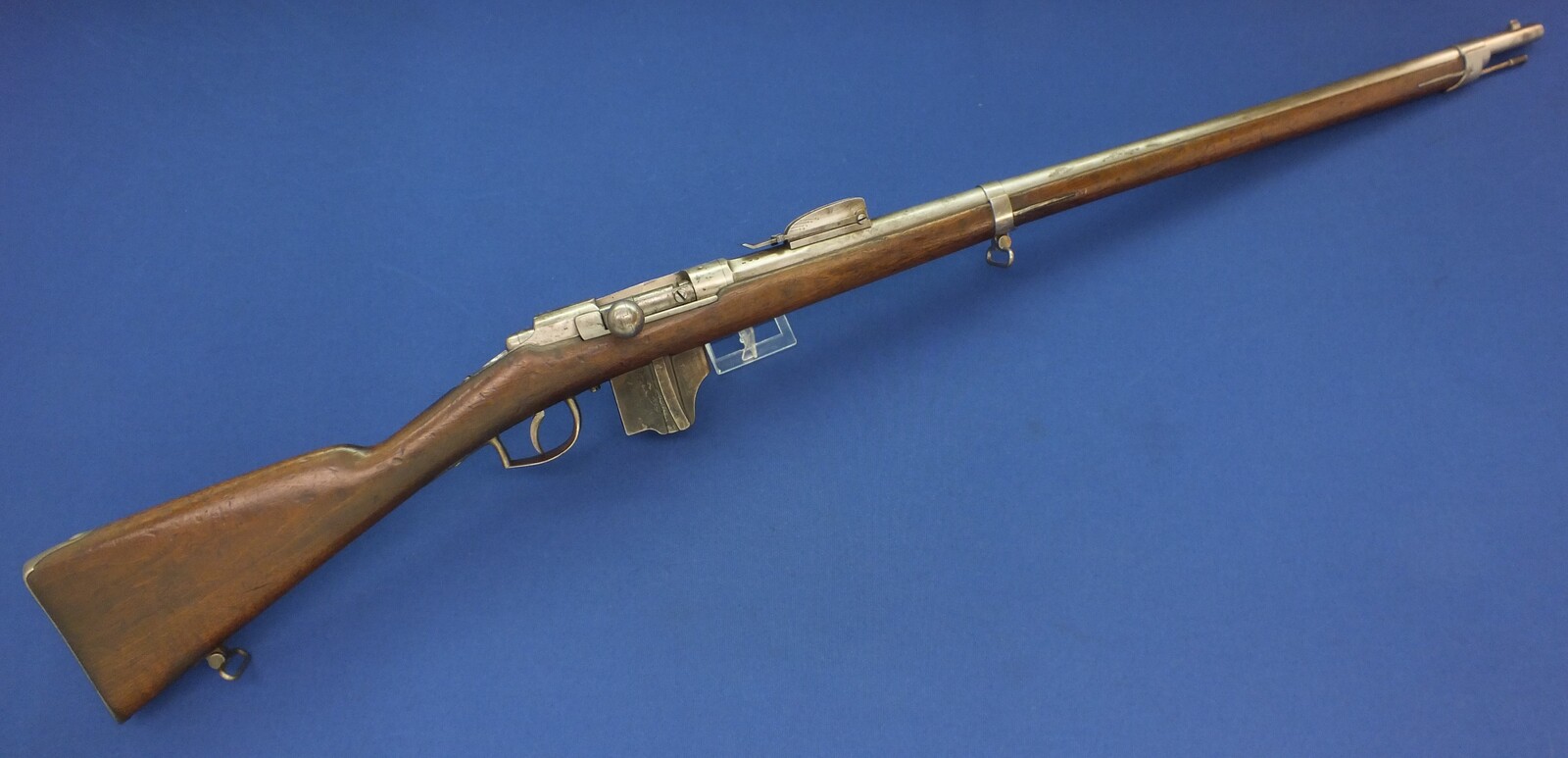 An antique Dutch Beaumont Vitali Model 1871/88 Rifle by P. Stevens Maastricht, caliber 11 mm, length 133 cm, in very good condition. Price 1.450 euro