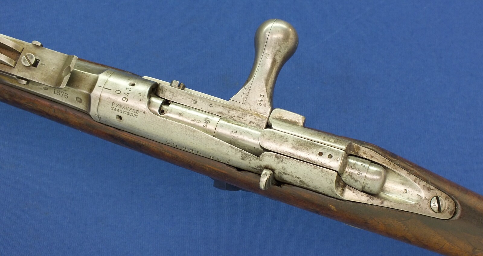 An antique Dutch Beaumont Vitali Model 1871/88 Rifle by P. Stevens Maastricht, caliber 11 mm, length 133 cm, in very good condition. Price 1.450 euro