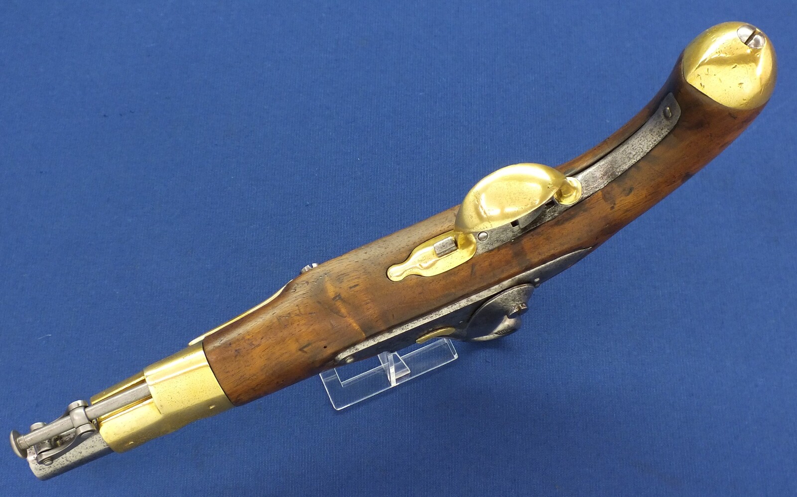 An antique Dutch Military Model 1820 Cavalry Percussion Pistol, caliber 17 mm, length 38 cm, in very good condition. Price 2.150 euro