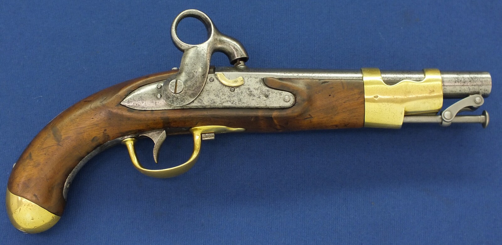 An antique Dutch Military Model 1820 Cavalry Percussion Pistol, caliber 17 mm, length 38 cm, in very good condition. Price 2.150 euro