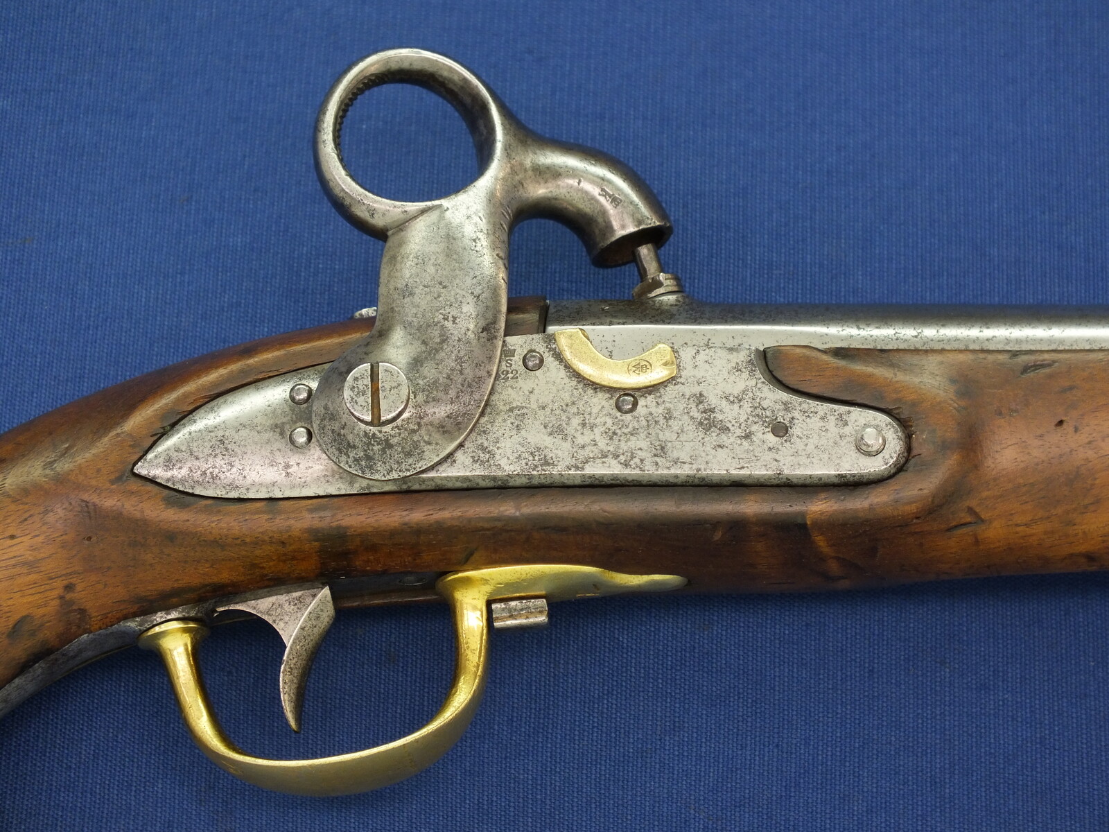 An antique Dutch Military Model 1820 Cavalry Percussion Pistol, caliber 17 mm, length 38 cm, in very good condition. Price 2.150 euro