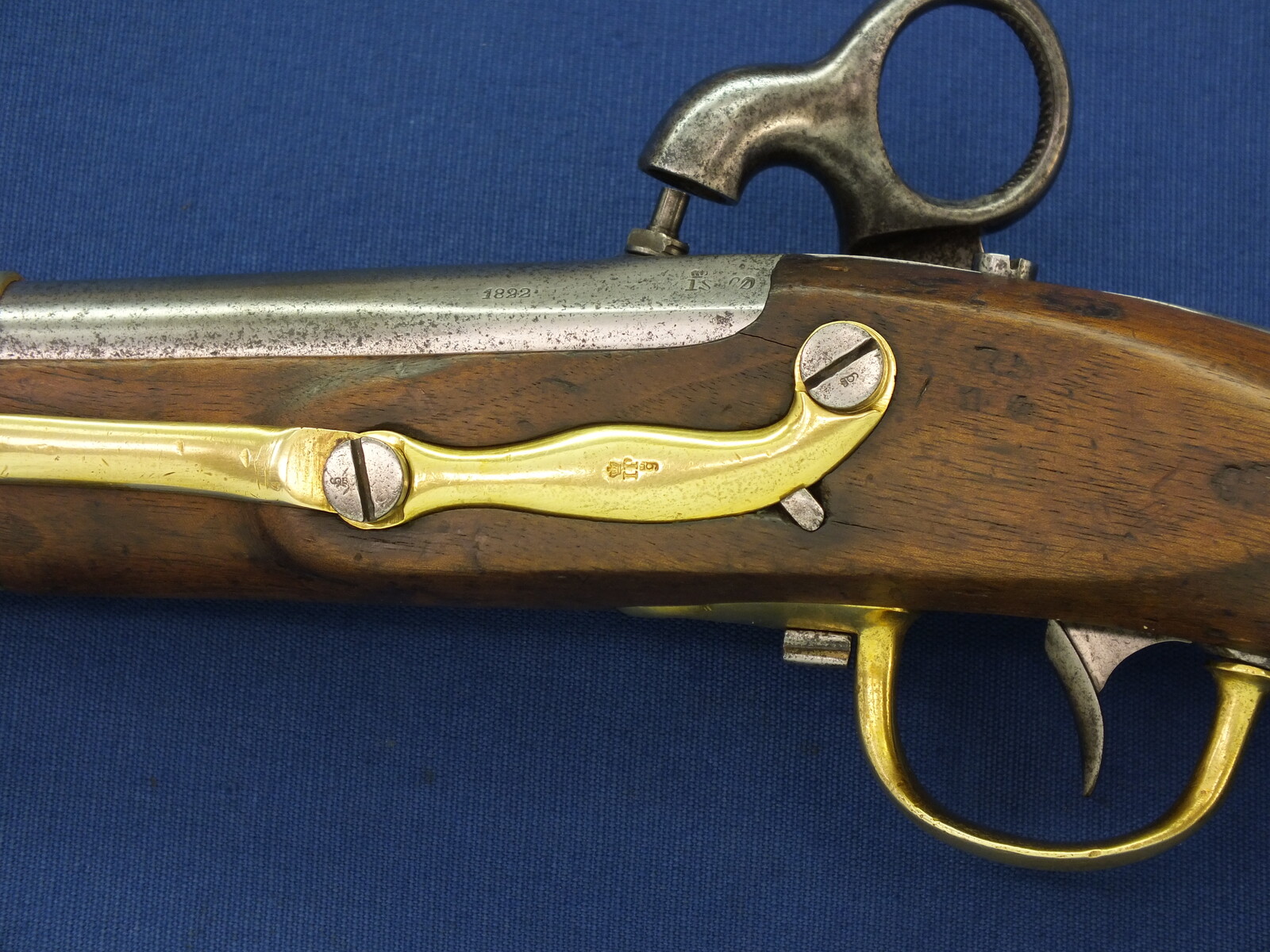 An antique Dutch Military Model 1820 Cavalry Percussion Pistol, caliber 17 mm, length 38 cm, in very good condition. Price 2.150 euro