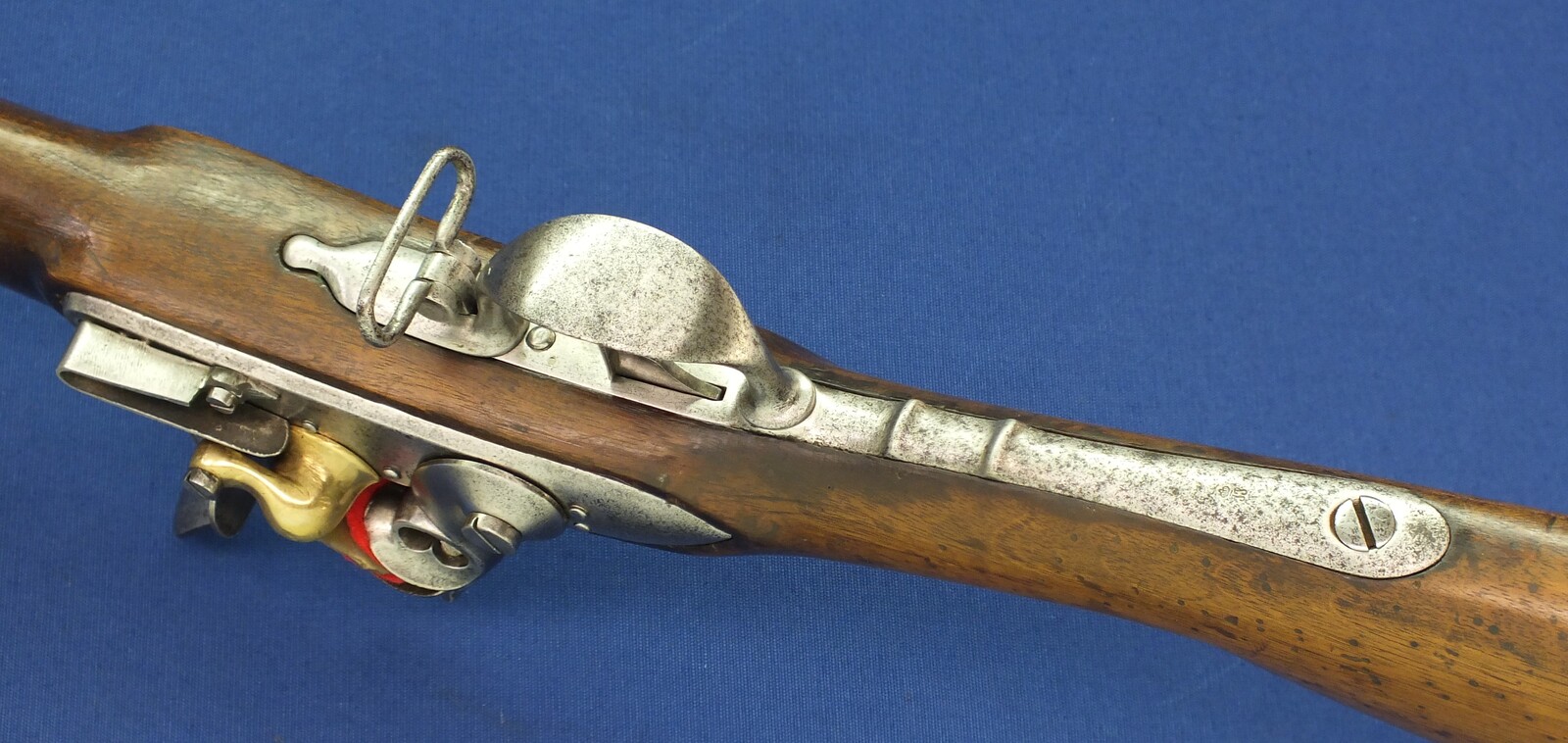 An antique Dutch Model 1815 Military Flintlock Musket No.1. Caliber 17,5mm. Length 150cm. In good/very good condition. Price 2.250 euro.