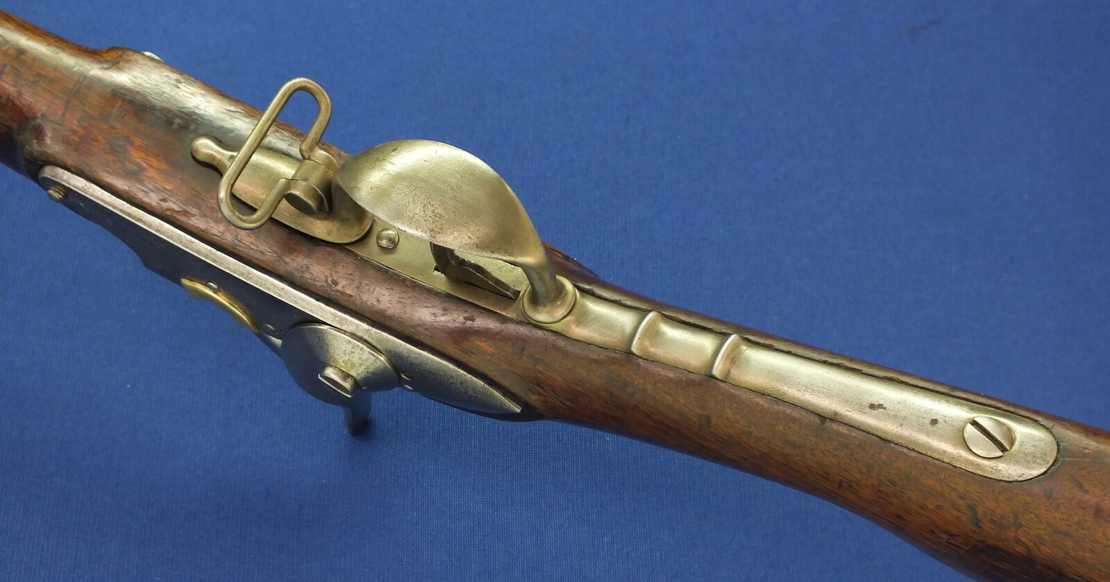 An antique Dutch Model 1815 Percussion Musket, converted from flintlock, caliber 17,5 mm, length 144 cm, in good/very condition. Price 1.750 euro