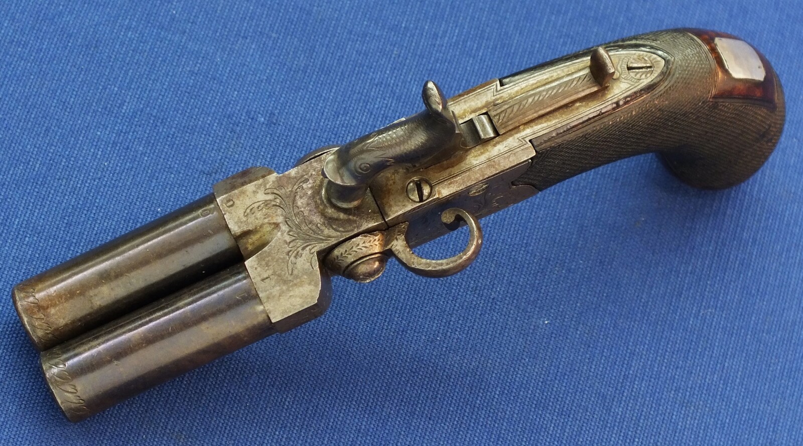 An antique English Box-Lock tap-action side by side Perussion Pistol with thumbpiece safety catch by Durs Egg London. Caliber 9,5mm. Length 16cm. In very good condition. Price 950 euro