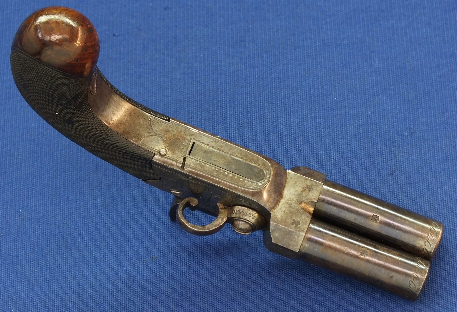 An antique English Box-Lock tap-action side by side Perussion Pistol with thumbpiece safety catch by Durs Egg London. Caliber 9,5mm. Length 16cm. In very good condition. Price 950 euro