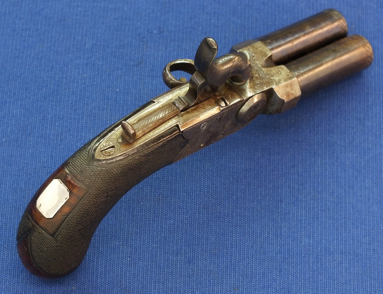 An antique English Box-Lock tap-action side by side Perussion Pistol with thumbpiece safety catch by Durs Egg London. Caliber 9,5mm. Length 16cm. In very good condition. Price 950 euro