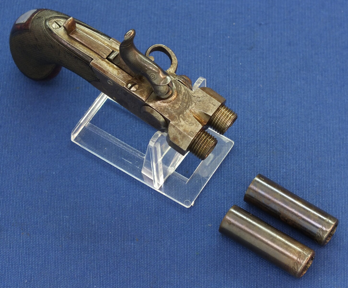 An antique English Box-Lock tap-action side by side Perussion Pistol with thumbpiece safety catch by Durs Egg London. Caliber 9,5mm. Length 16cm. In very good condition. Price 950 euro