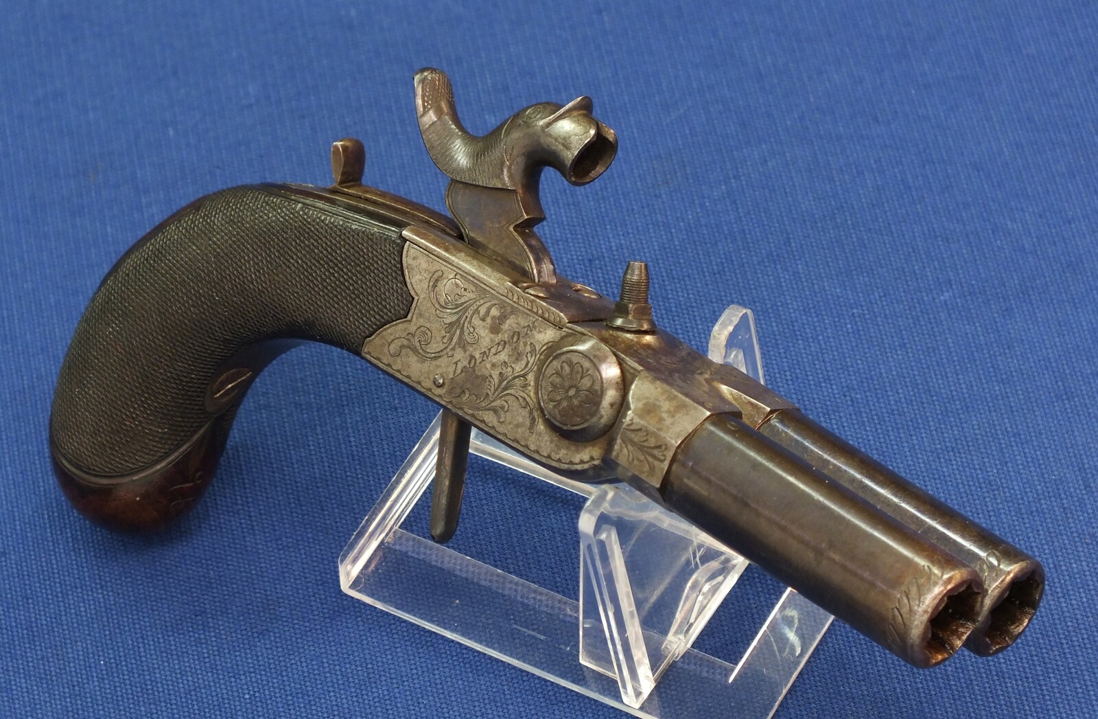 An antique English Box-Lock tap-action side by side Perussion Pistol with thumbpiece safety catch by Durs Egg London. Caliber 9,5mm. Length 16cm. In very good condition. Price 950 euro