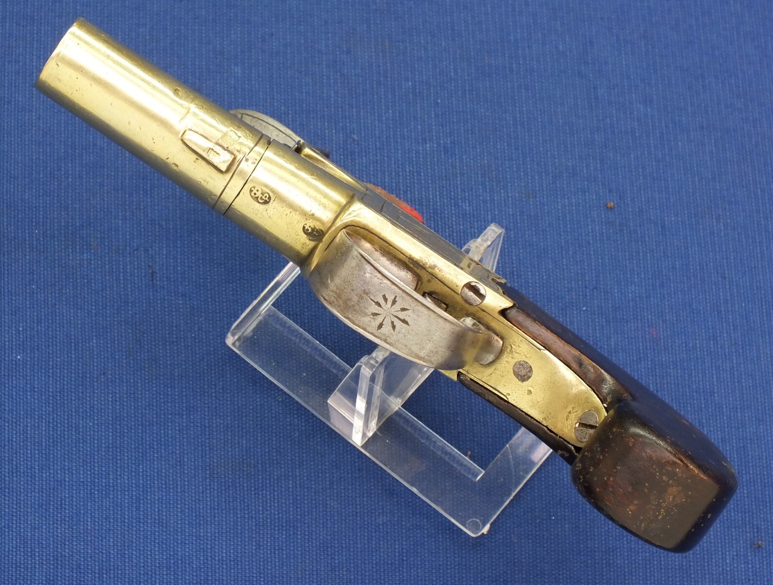 An antique English Brass Flintlock Pocket Pistol signed  TWIGG LONDON, (1732-1790),   London proofmarks, caliber 12 mm, length 16 cm, in very good condition. Price 395 euro