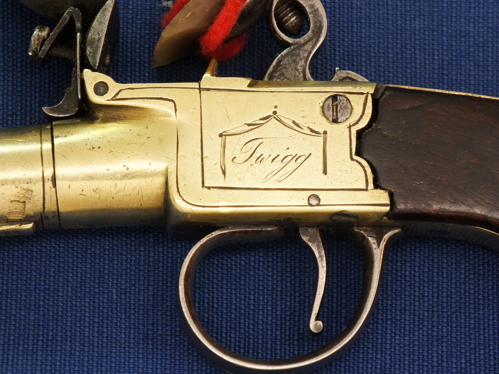 An antique English Brass Flintlock Pocket Pistol signed  TWIGG LONDON, (1732-1790),   London proofmarks, caliber 12 mm, length 16 cm, in very good condition. Price 395 euro