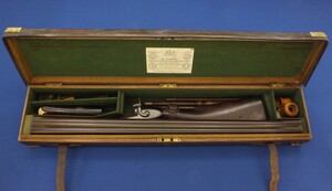 An antique English cased Double barreled Pinfire 12-Bore sporting gun by Robert Adams 76 King William Street London. Adams 1860 Patent No. 285. 30 inch damascus barrels. In good/very good condition. Price 895 euro