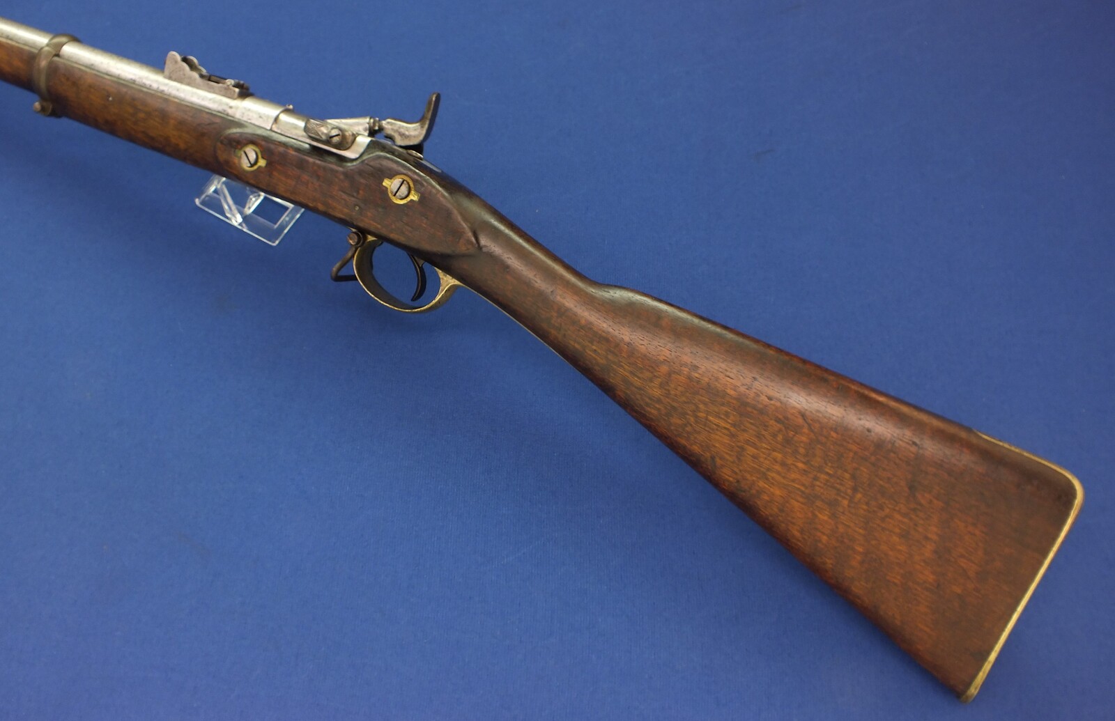 An antique English-India Enfield Snider Rifle. Caliber .577. Length 140 cm. In very good condition. Price 875 euro.