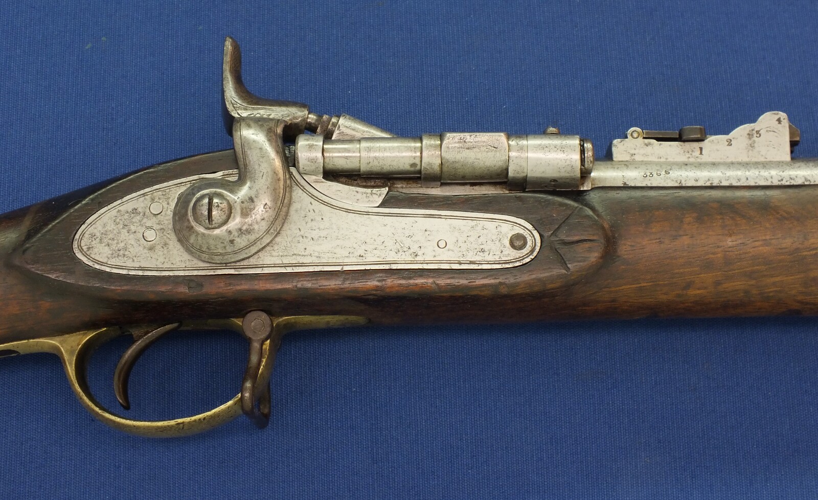 An antique English-India Enfield Snider Rifle. Caliber .577. Length 140 cm. In very good condition. Price 875 euro.