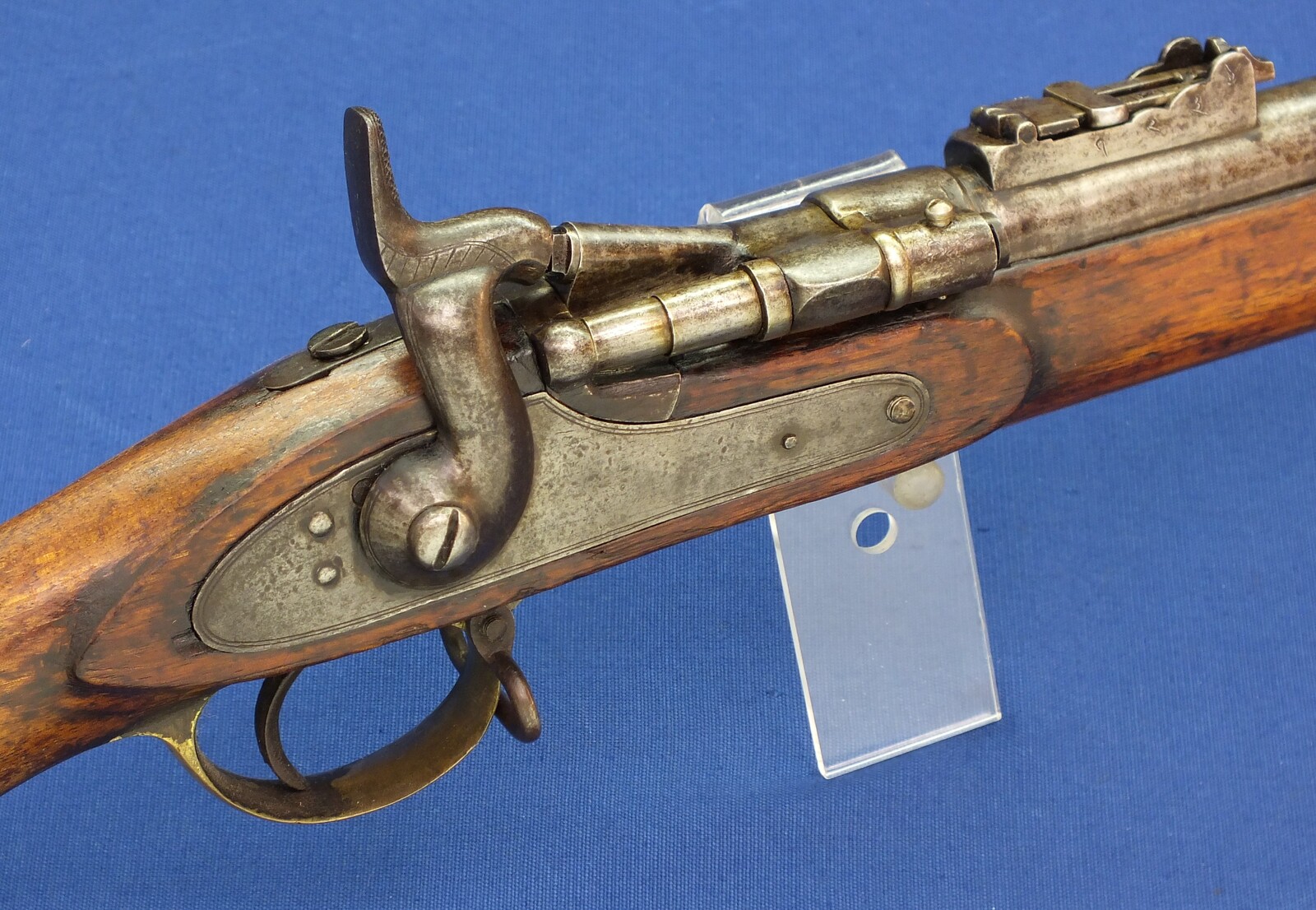 An antique English-India Enfield Snider Rifle. Caliber .577. Length 141 cm. In very good condition. Price 795 euro.