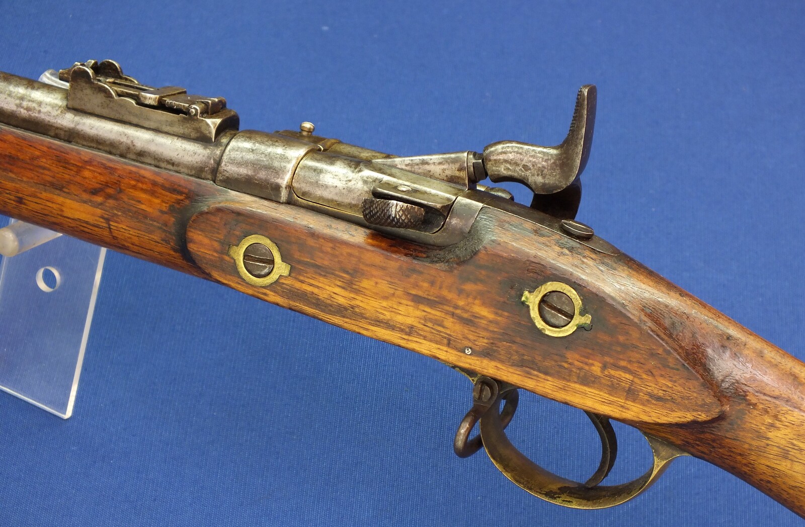 An antique English-India Enfield Snider Rifle. Caliber .577. Length 141 cm. In very good condition. Price 795 euro.