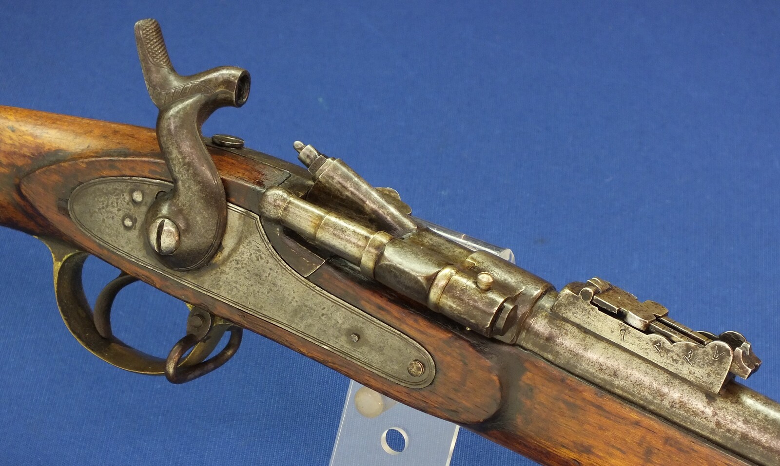 An antique English-India Enfield Snider Rifle. Caliber .577. Length 141 cm. In very good condition. Price 795 euro.