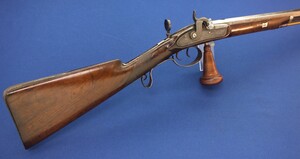 An antique English Target Percussion rifle with set-triggers. Lock Signed: Colling (William, Hexham, Northumb) Circa 1850. 30 inch octagon barrel. Caliber 10mm. Length 120cm. In very good condition. 