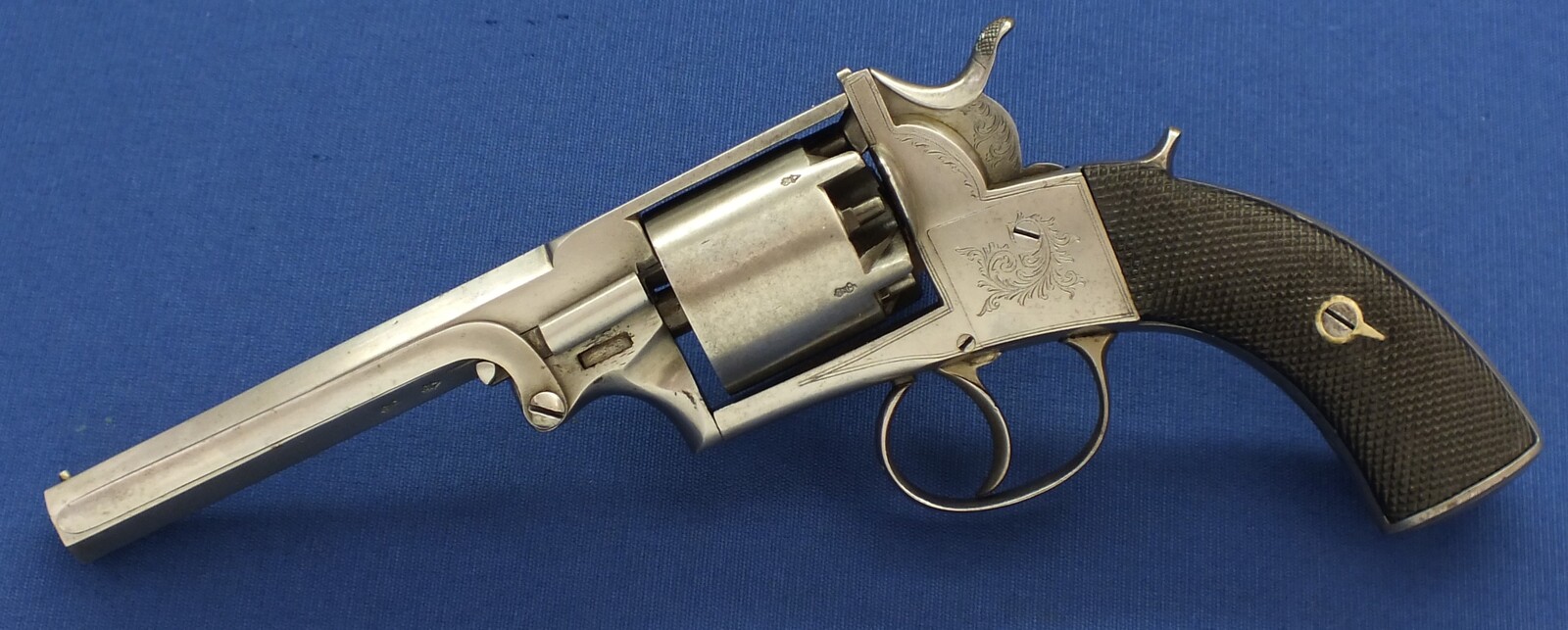 An antique English Webley-Bentley Type 2 piece closed frame 5 shot single and double action 60 bore(10,8mm) Percussion Revolver retailed by Gurney London circa 1855. Length 29,5cm. In very good condition. Price 1.350 euro 