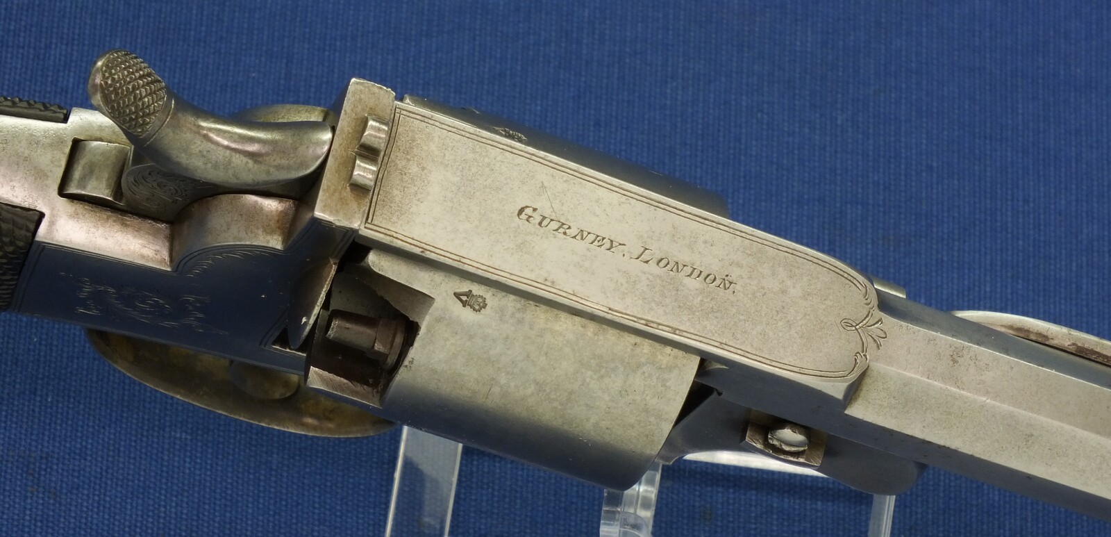 An antique English Webley-Bentley Type 2 piece closed frame 5 shot single and double action 60 bore(10,8mm) Percussion Revolver retailed by Gurney London circa 1855. Length 29,5cm. In very good condition. Price 1.350 euro 